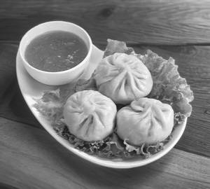Veg steamed momos [full, 8 pieces]