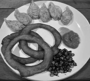 The Ultimate Himalayan Combo(Sel Roti 4 +Chicken Momo 5)