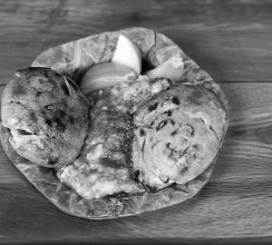 Classic Litti Chokha (2 pieces)