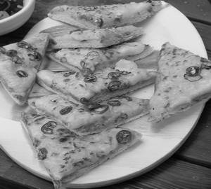 Cheese Chilli Grlic Toast (4) Pcs