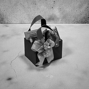 ZOROY Hot Chocolate Gift Hamper | Cookies & Crisps