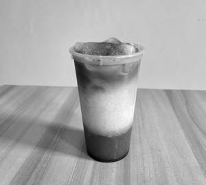 Strawberry Iced Matcha [350 Ml]