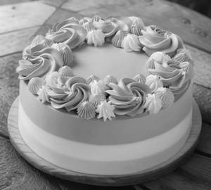 Pineapple Eggless Cake (1 Kg)