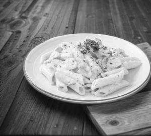 White sauce pasta