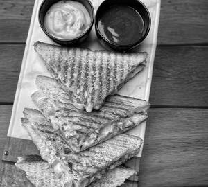 Veg club sandwich