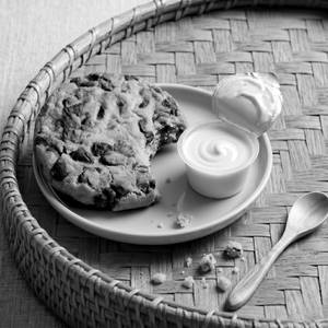 Creamy Indulgence | Milk Chocolate Chew Cookie + White Creamy Dip