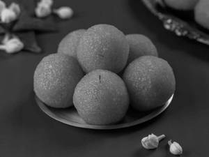 Kanpuri Motichur Laddu