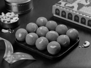 Gujarati Besan Laddu