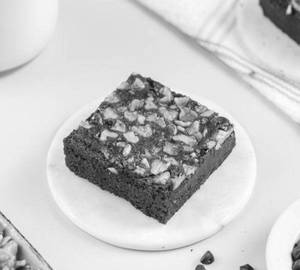 Chocolate Brownie With Cashew Nuts