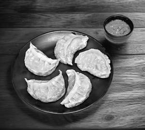 Chicken Pan Fried Momos [5 Pieces]