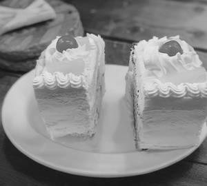 Pineapple Fresh Cream Slice (Veg)