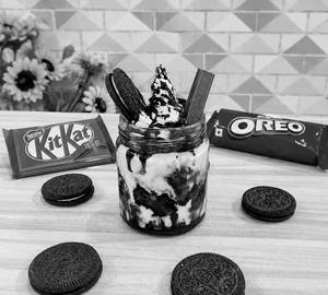 KitKat and Oreo Sundae