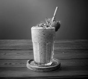 Strawberry lassi