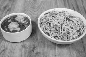 Veg Chowmein + 2 pcs Chilli Chicken