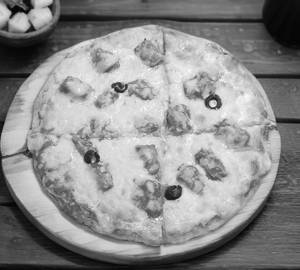 Paneer makhani pizza