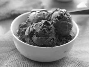 Almond chocolate fudge ice cream