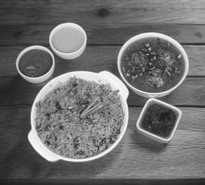 Veg Schezwan Rice With Schezwan Gravy