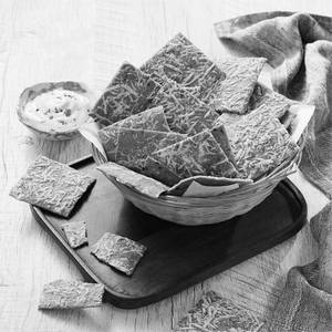 Gluten Free Cheesy Spinach Cracker
