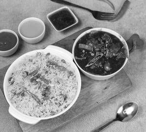 Veg Rice With Chilli Gravy