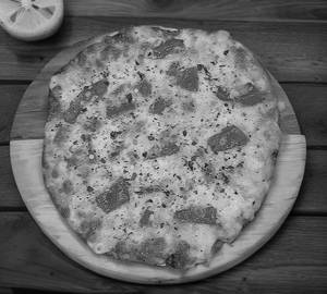 Tomato pizza