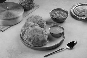Mutter Poori With Aloo Raseela ( No Onion / Garlic )