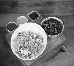 Chicken Noodles With Chilli Gravy