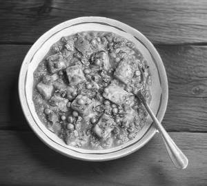 Jain Matar Paneer [Half] With 4 Tawa Roti
