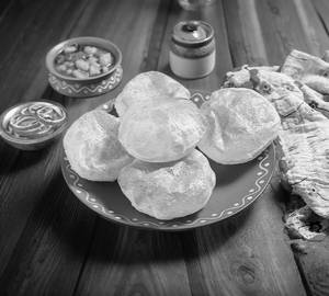Poori And Aalu Ki Sabji