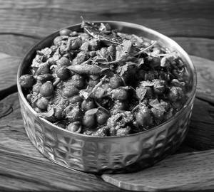 6 Roti Chana Masaala (Desi Black Chana Sabji