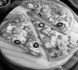 Tandoori paneer pizza
