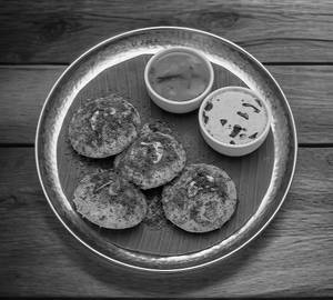 Millet Ghee Karam Idli (3 Pieces)