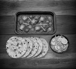 Kadhai Paneer With 5 Butter Roti Roti