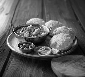 Poori and aalu sabzi 