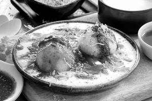 Dahi Vada (plate)