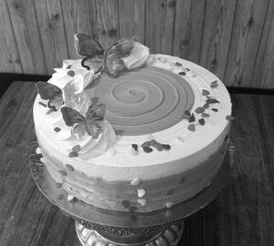 Strawberry Cake [900 Grams]   