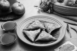 Onion Samosa(2 Pc)