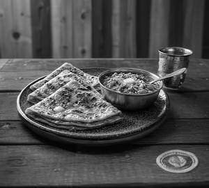 Sevtameta Nu Sak And Paratha With Onion