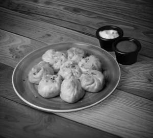 Veg Steamed Momos [8 Pieces]