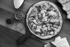 Bhuna Lamb Tandoori Pizza - (10 Inch)