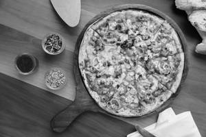 Paneer Tikka And Tomato Pizza (10 Inches)