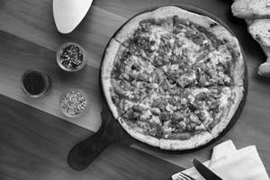 Butter Chicken Tandoori Pizza - (10 Inch)