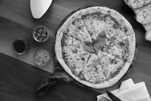 Makhani Margherita Tandoori Pizza - 10 Inch