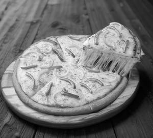 Onion and capsicum pizza