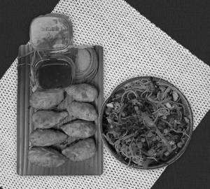 Noodles+ Veg Momos 8 Peices