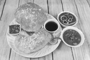 Special Chole Bhature [2 Bhature]      