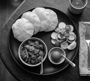 Bhature With Chilli Chicken Combo ( Half )
