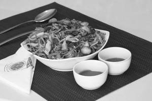 Schezwan Mushroom Noodles