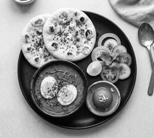 Kulcha with Egg Curry (Half )