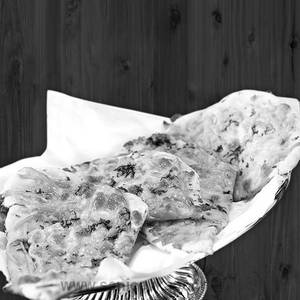 Cheese garlic naan