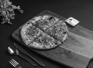 Pyaz Stuffed Kulcha